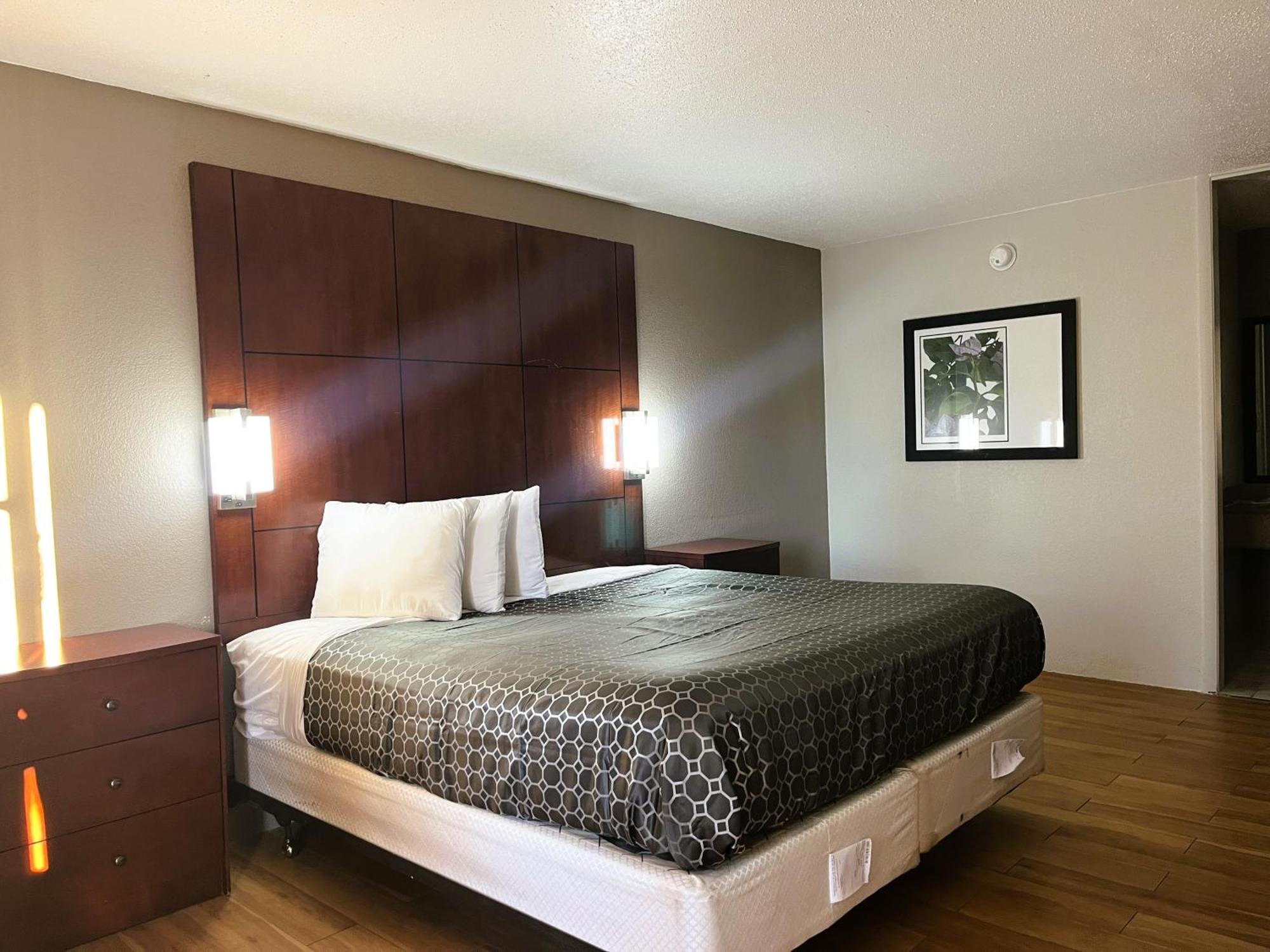 Budgetel Inn Phenix City Exterior photo
