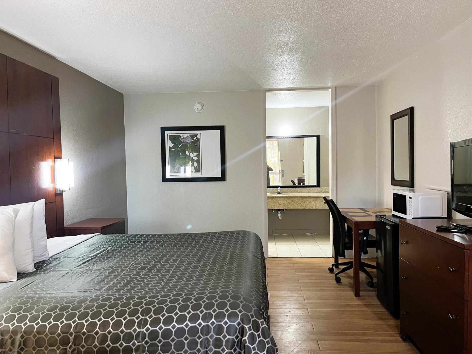 Budgetel Inn Phenix City Exterior photo